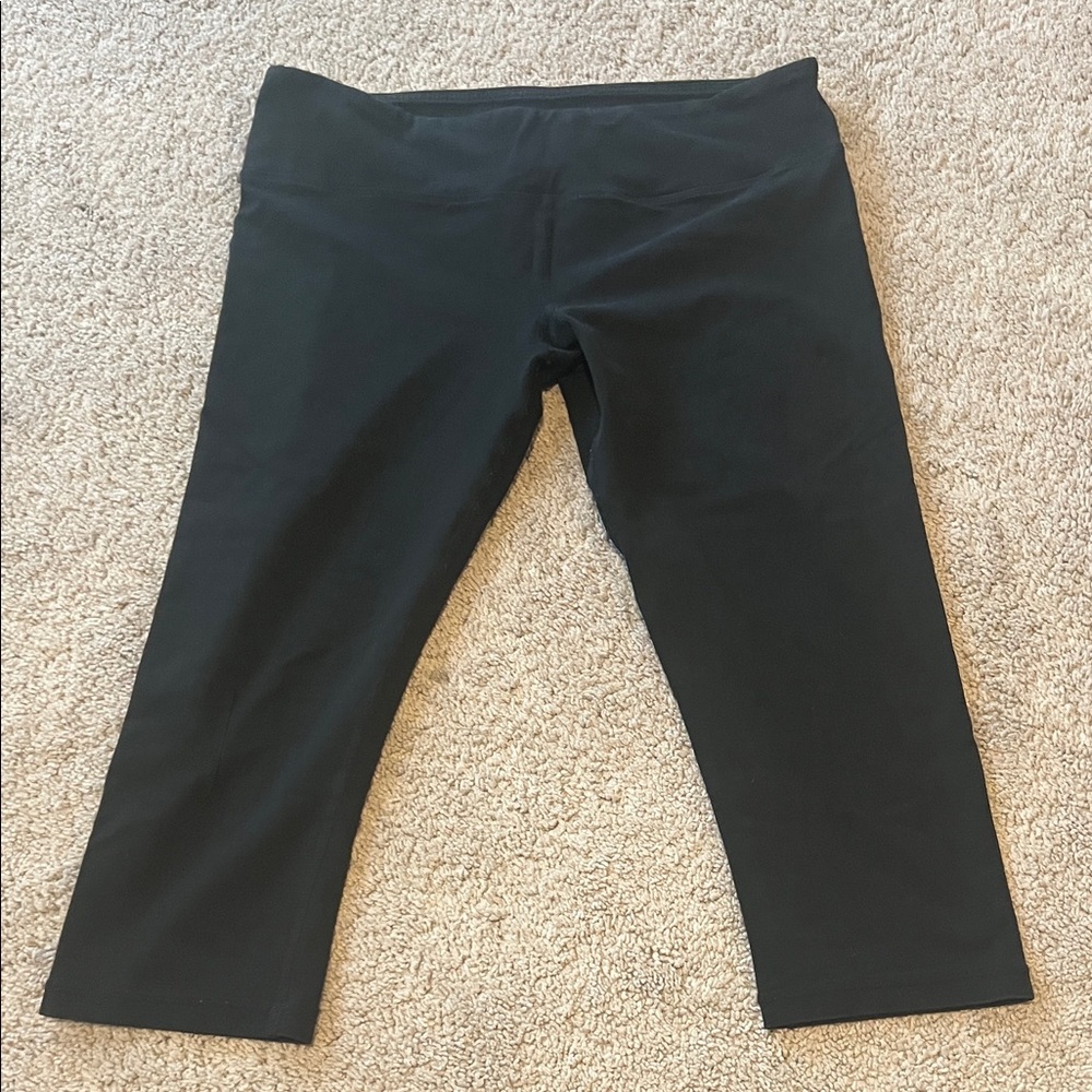 Womens Black lululemon Capri Leggings